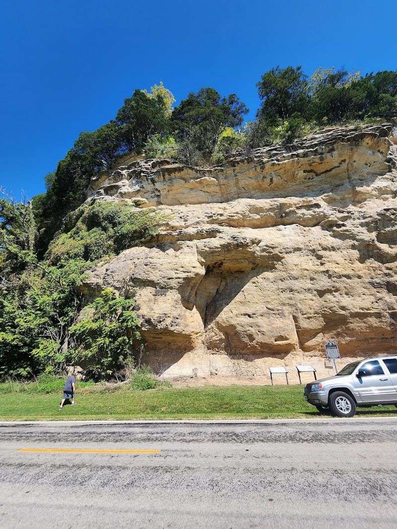 Southern Illinois Bluffs: The Perfect Natural Setting Southern Illinois Bluffs: The Perfect Natural Setting
