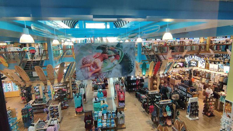 Souvenirs and Gifts That Actually Feel Special