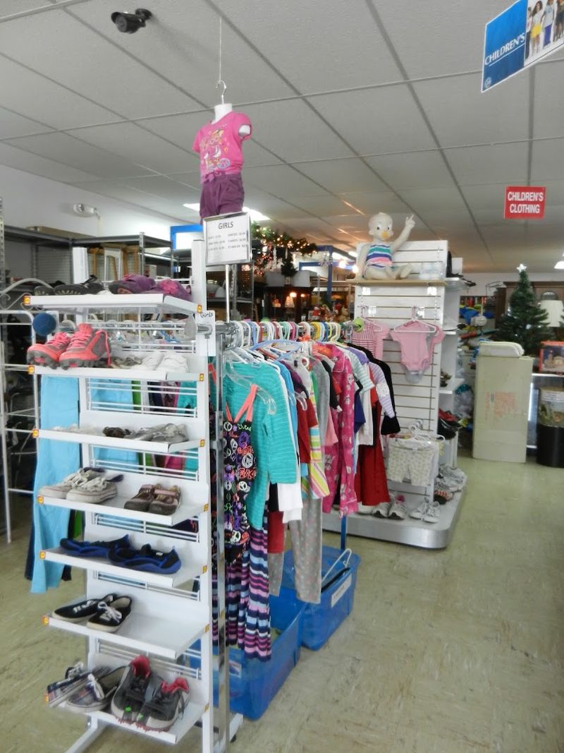 Staff Members Who Actually Make Shopping More Enjoyable Staff Members Who Actually Make Shopping More Enjoyable
