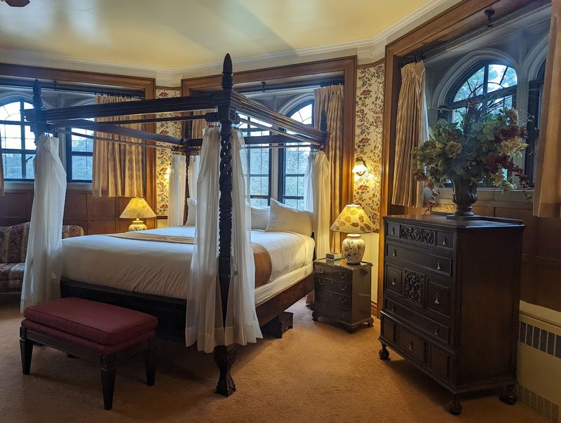 Staying Overnight in a Royal Castle Room Staying Overnight in a Royal Castle Room