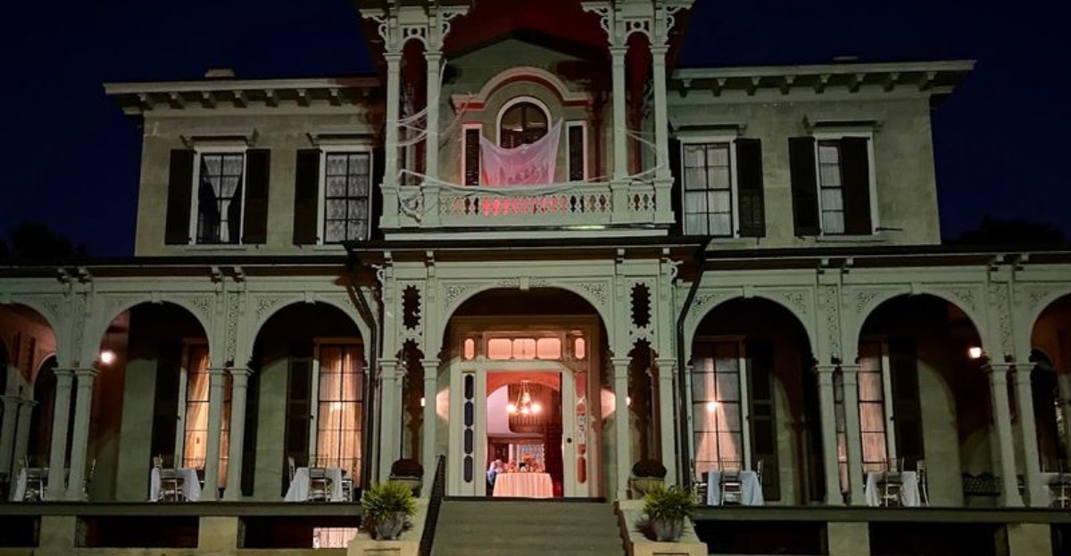 Step Inside Alabamas Most Haunted Mansion—If You Dare