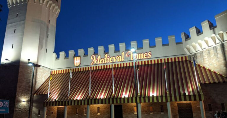 Step Inside This Medieval-Themed Illinois Restaurant For A Dining Experience Like No Other