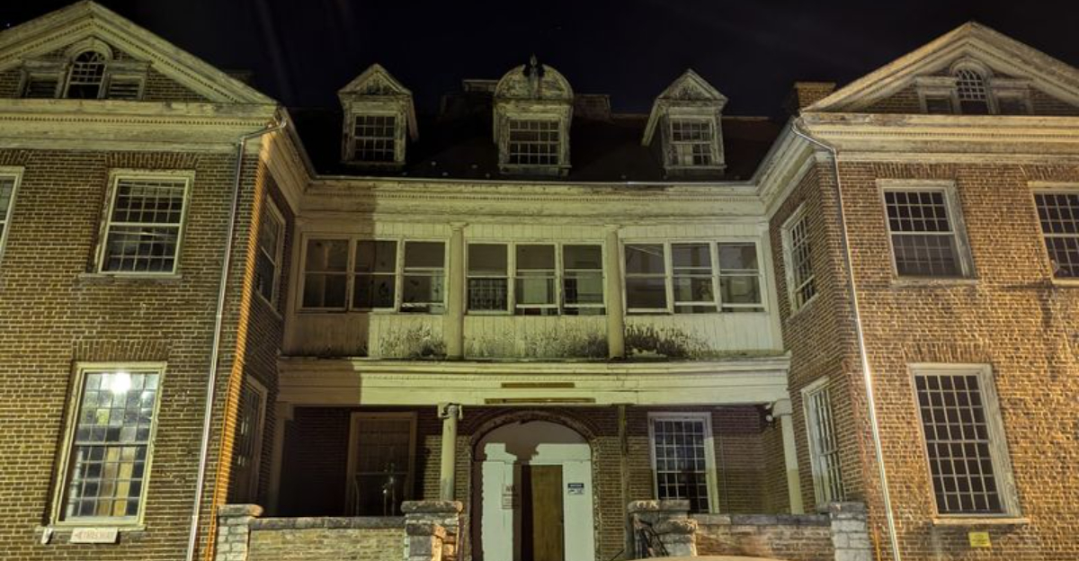 Step Inside Virginias Infamous Historic Asylum Where Ghost Stories Never Seem To End