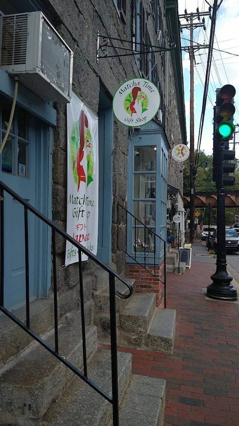 Store Hours and How to Plan Your Visit