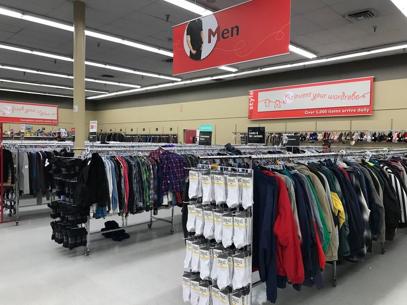 Store Hours and Location That Fit Almost Any Schedule