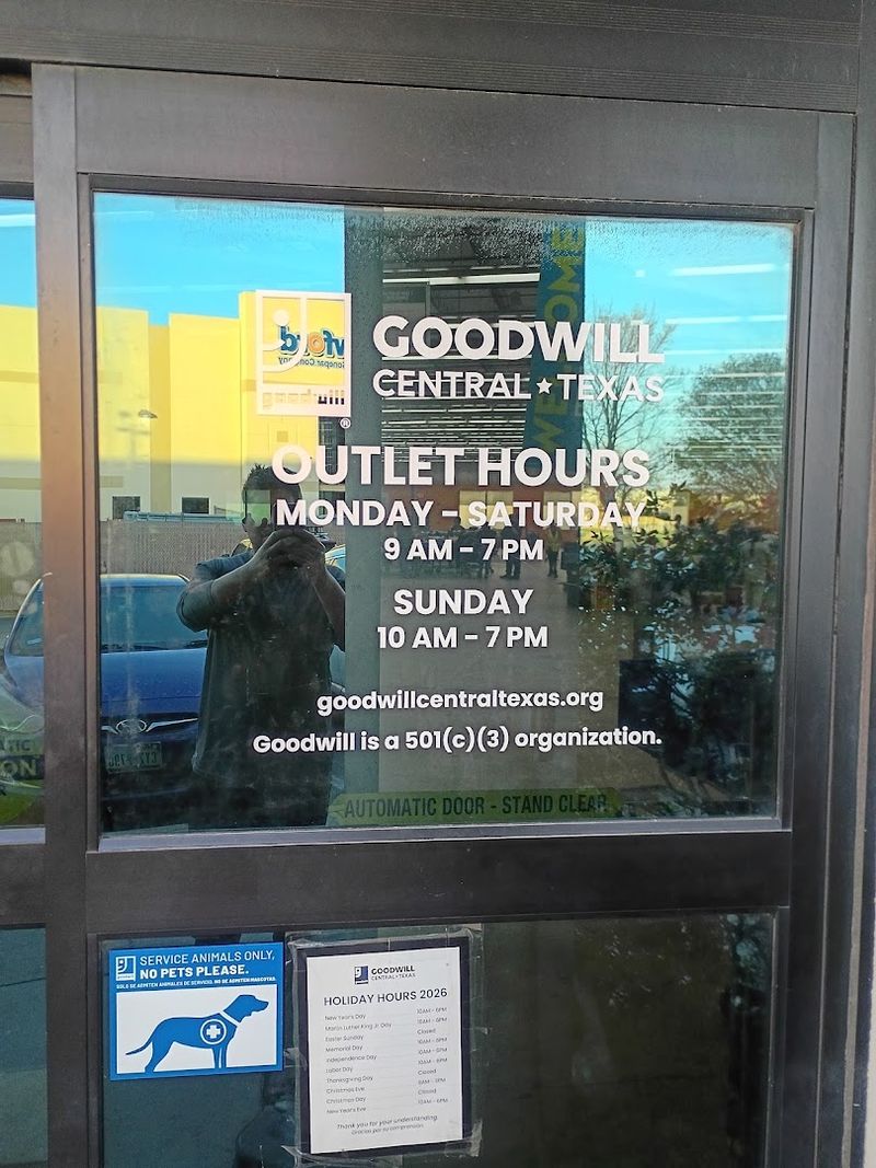 Store Hours and the Best Times to Visit
