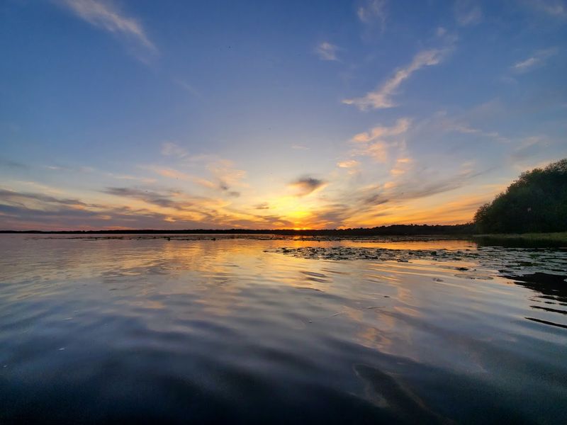 Stunning Lakeside Views That Feel Like a Postcard Stunning Lakeside Views That Feel Like a Postcard
