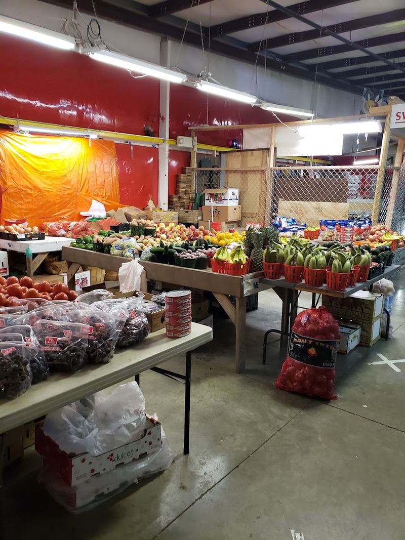 Supermarkets and a Food Area to Fuel Your Shopping Day Supermarkets and a Food Area to Fuel Your Shopping Day