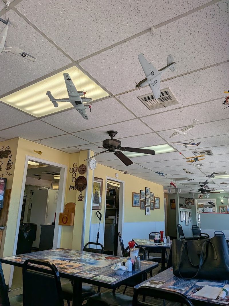 The Aviation-Themed Atmosphere That Sets the Mood The Aviation-Themed Atmosphere That Sets the Mood