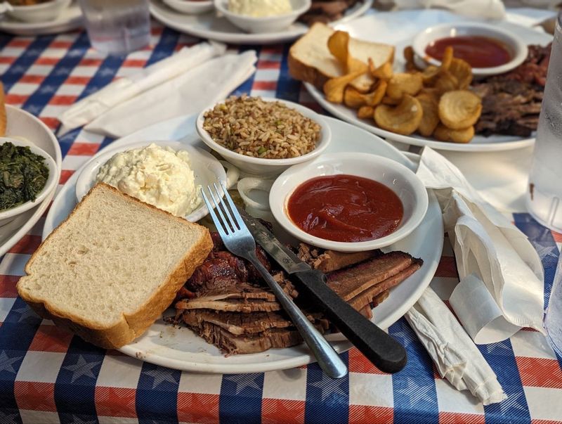 The BBQ Pit That Earns Serious Smoke Flavor