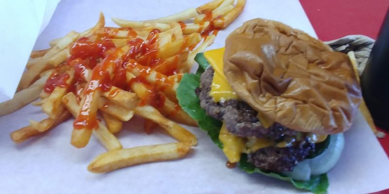 The Bacon Cheeseburger That Lives Up to the Hype The Bacon Cheeseburger That Lives Up to the Hype