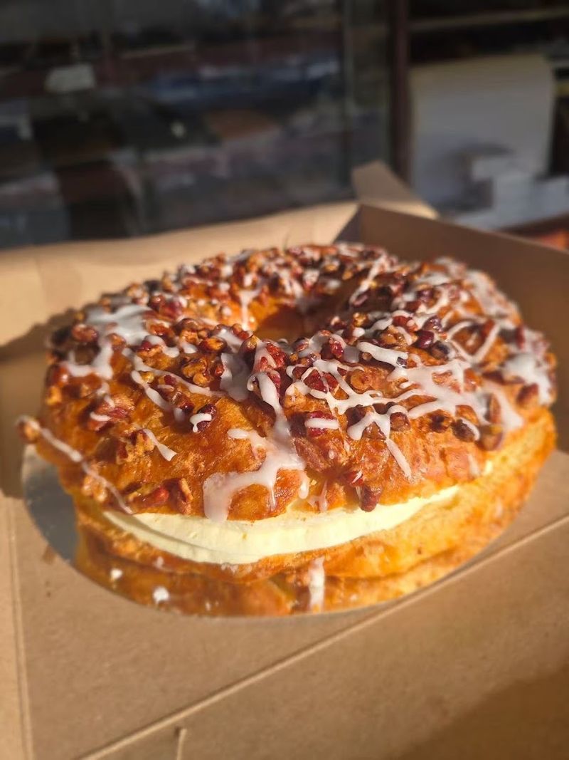 The Beehive Cake That Buzzes With Flavor