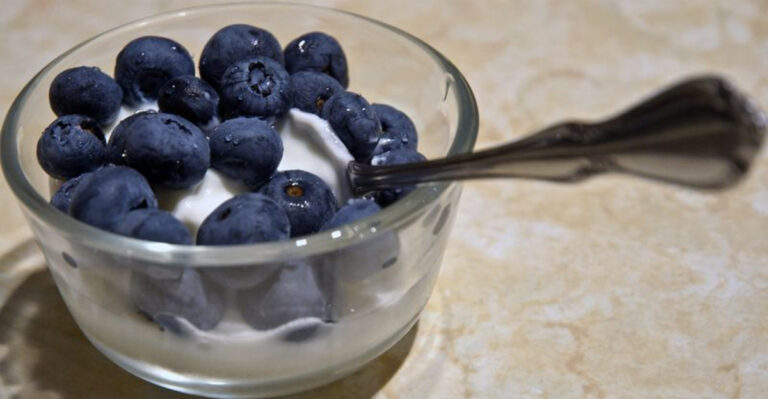 The Best Foods And Drinks To Enjoy At Night Without Sabotaging Your Goals