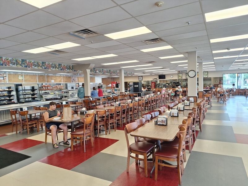 The Cafeteria-Style Experience That Makes It Unique The Cafeteria-Style Experience That Makes It Unique