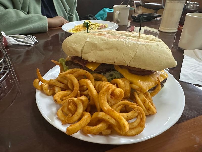 The Circus Burger — A Lunch Showstopper