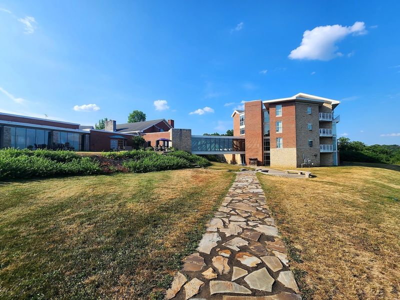 The Clifty Inn: A Cozy Stay With a Million-Dollar View The Clifty Inn: A Cozy Stay With a Million-Dollar View