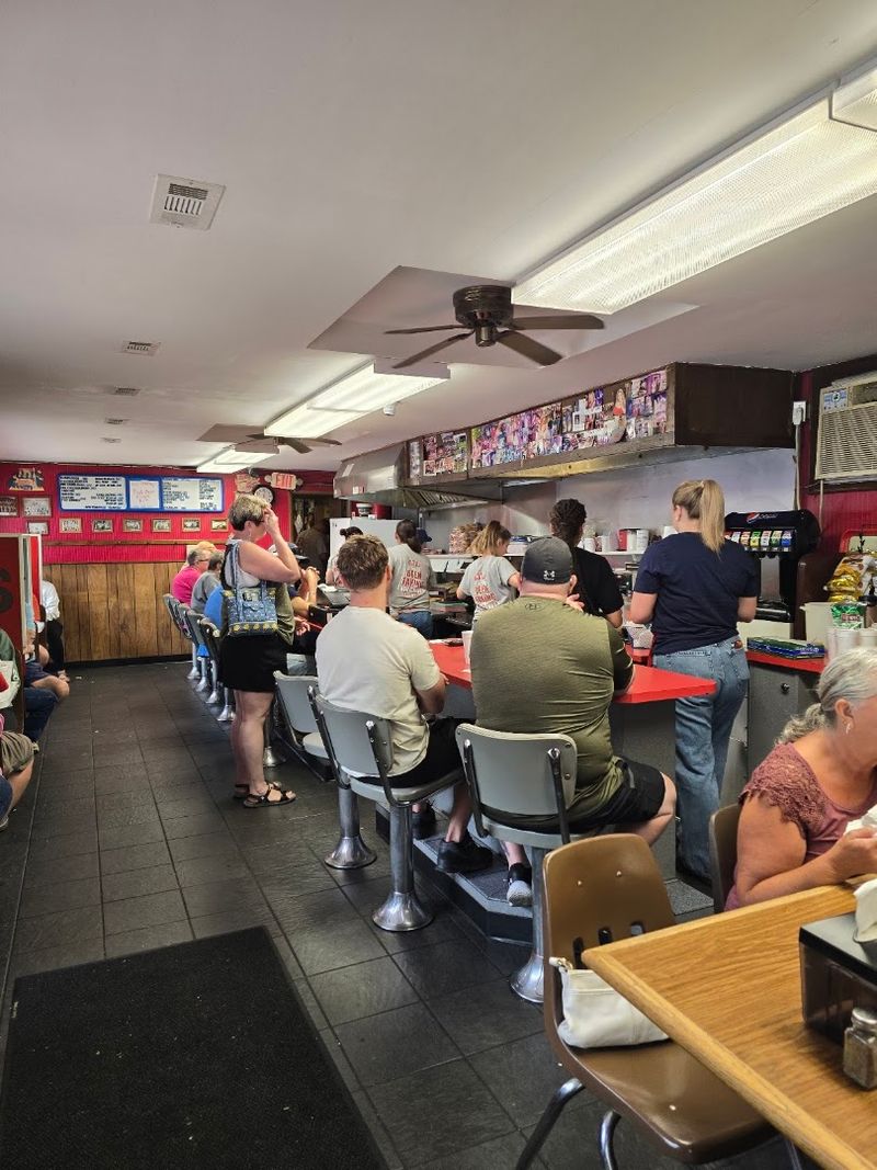 The Counter Seating Experience That Feels Genuinely Nostalgic