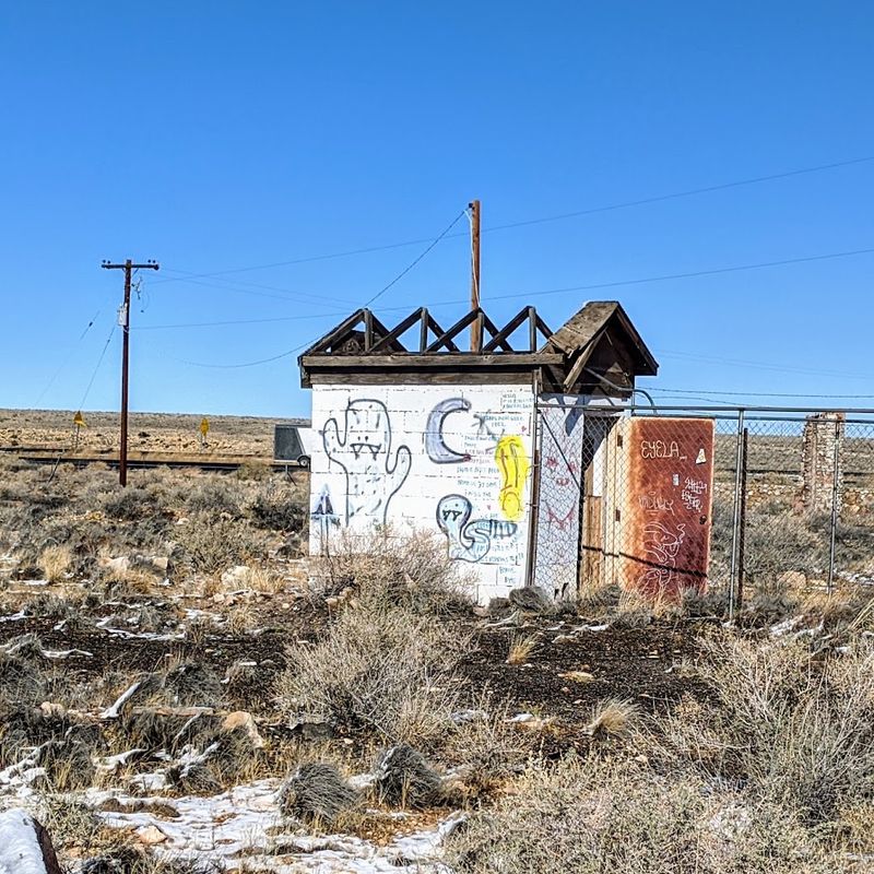 The Creepy Zoo That Once Kept Wild Animals in Canyon Walls