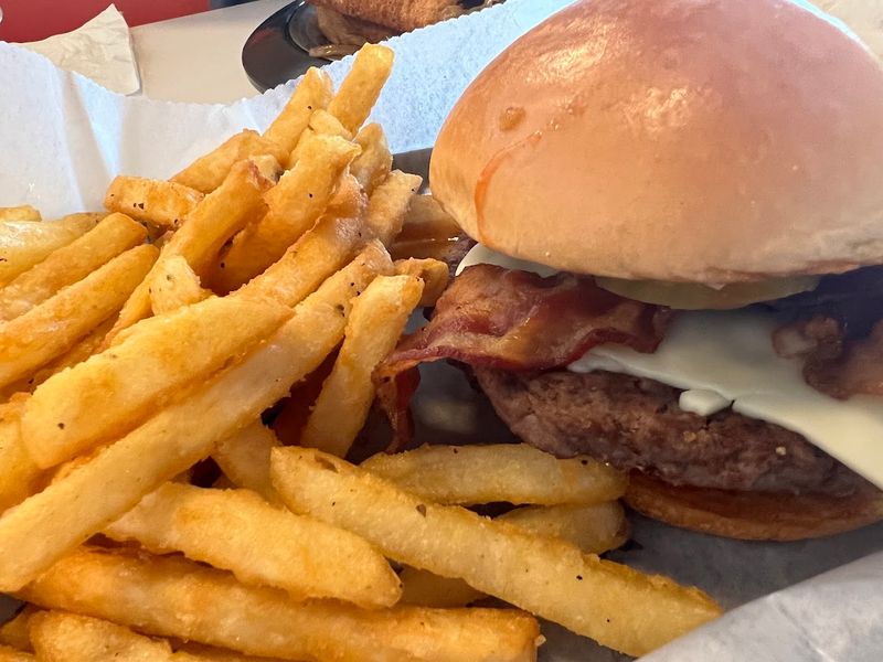 The Crowd-Favorite Burgers That Keep People Coming Back The Crowd-Favorite Burgers That Keep People Coming Back