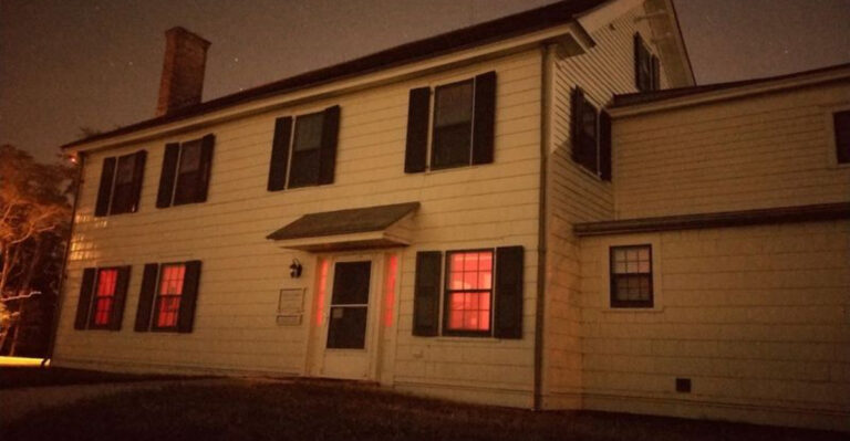 The Dark Story Behind New Jersey’s Most Infamous Haunted House Still Fascinates Visitors Today