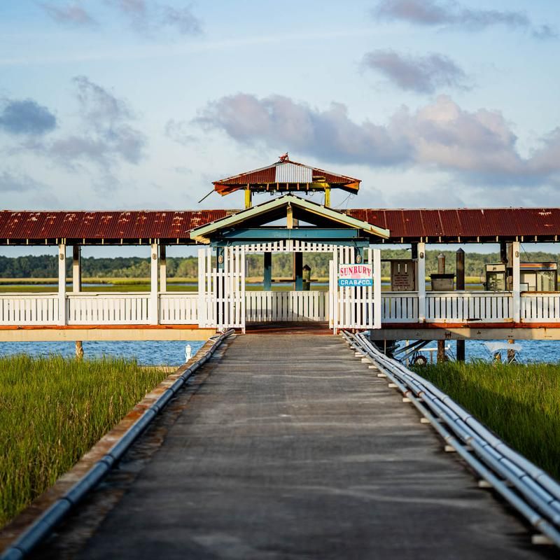 The Dock Walk That Sets the Mood Before Dinner The Dock Walk That Sets the Mood Before Dinner