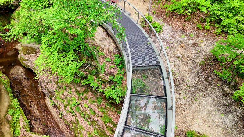 The Falls Edge Glass Walkway