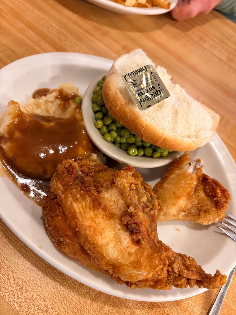The Fried Chicken Special That Earns Its Own Fan Club