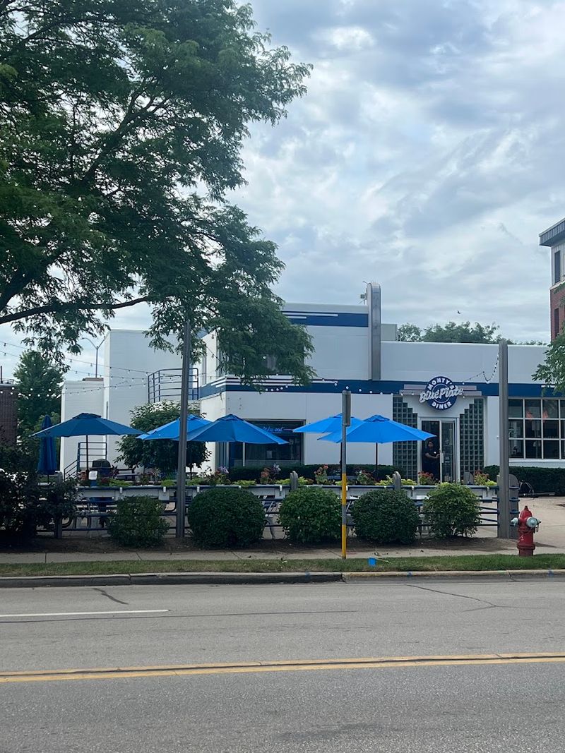The Gas Station That Became a Diner Legend The Gas Station That Became a Diner Legend