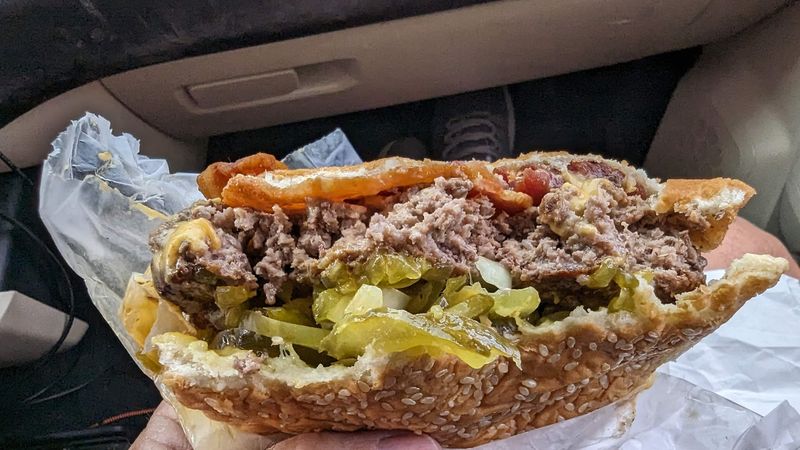The Half-Pound Burger That Puts Others to Shame The Half-Pound Burger That Puts Others to Shame