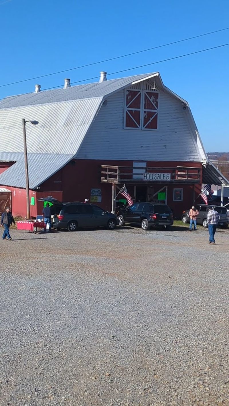 The Hardware Barn That Tool Lovers Dream About