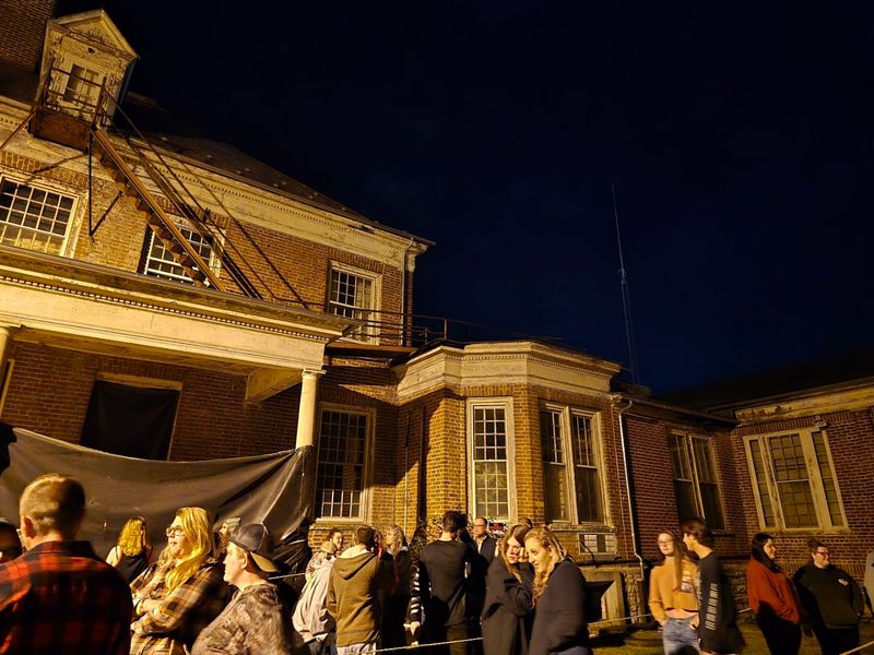 The Haunted House Experience That Runs Every Halloween Season The Haunted House Experience That Runs Every Halloween Season