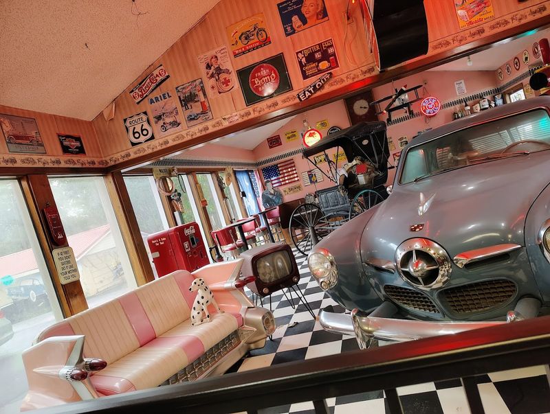 The Iconic 1950s Atmosphere That Transports You Back In Time The Iconic 1950s Atmosphere That Transports You Back In Time