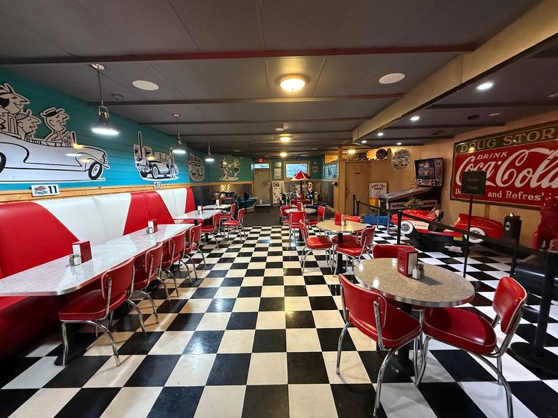 The Iconic 50s Diner Atmosphere That Stops You In Your Tracks