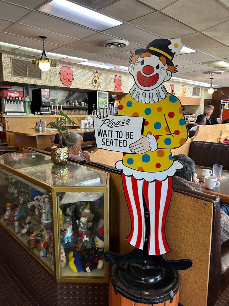 The Iconic Circus-Themed Decor That Sets The Stage