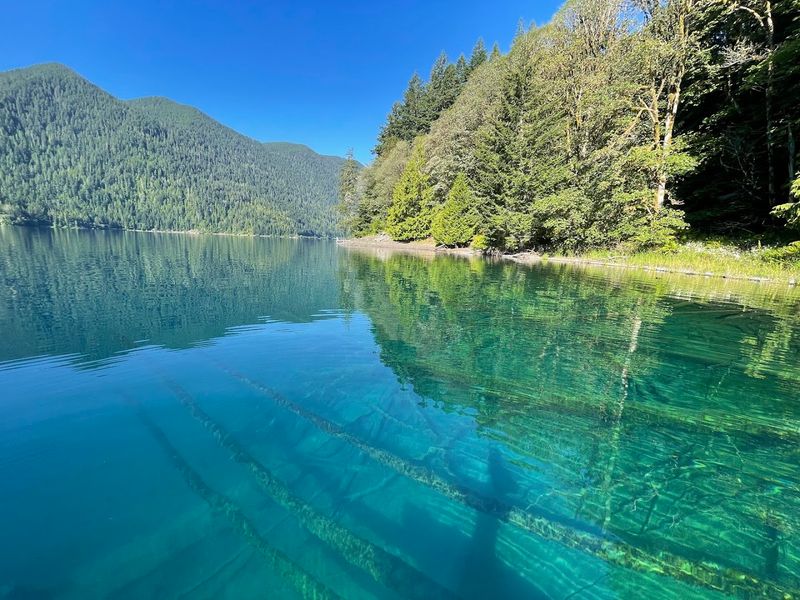 The Jaw-Dropping Crystal-Clear Water The Jaw-Dropping Crystal-Clear Water