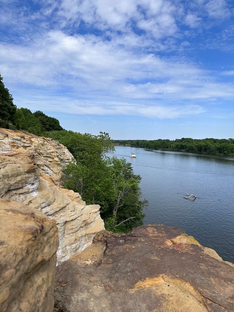 The Jaw-Dropping Illinois River Bluff Overlook The Jaw-Dropping Illinois River Bluff Overlook