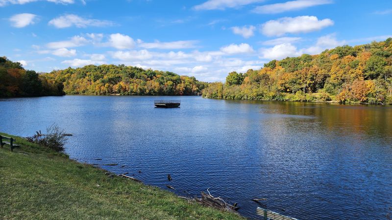 The Jaw-Dropping Lakeside Views That Stop You in Your Tracks The Jaw-Dropping Lakeside Views That Stop You in Your Tracks
