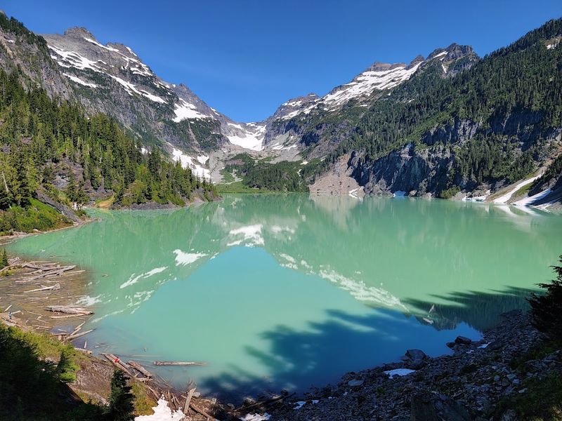 The Jaw-Dropping Turquoise Color of Blanca Lake