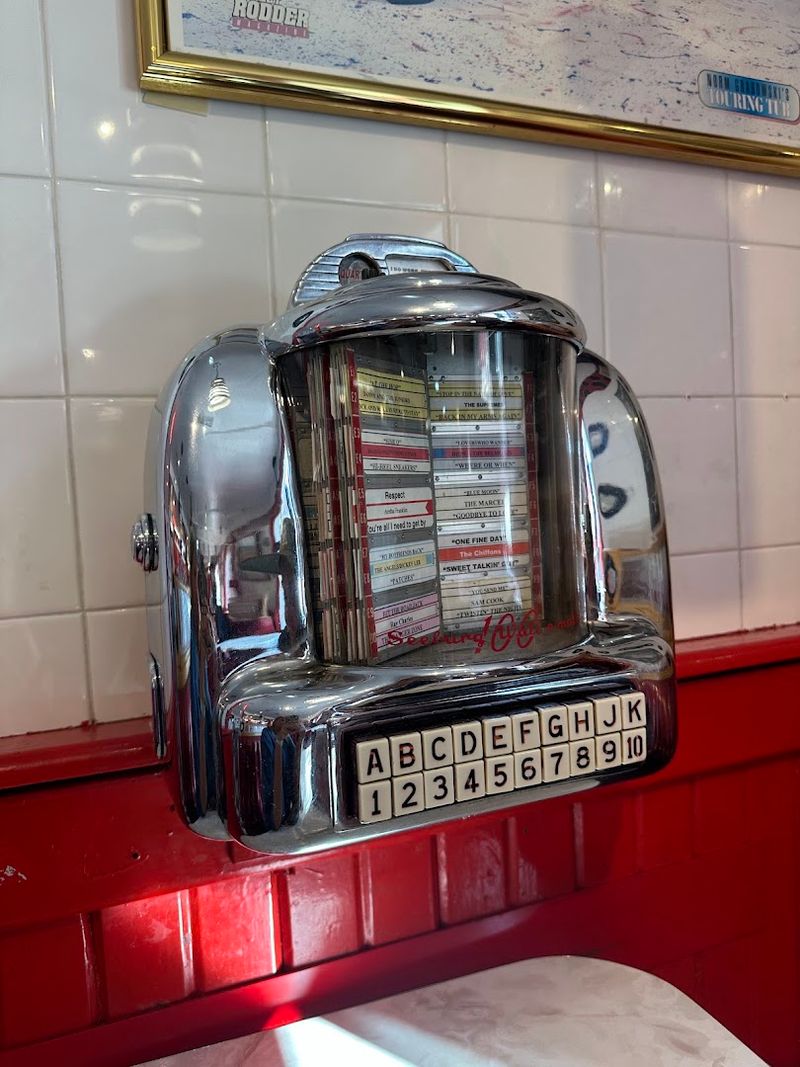 The Jukebox and 50s Music Experience