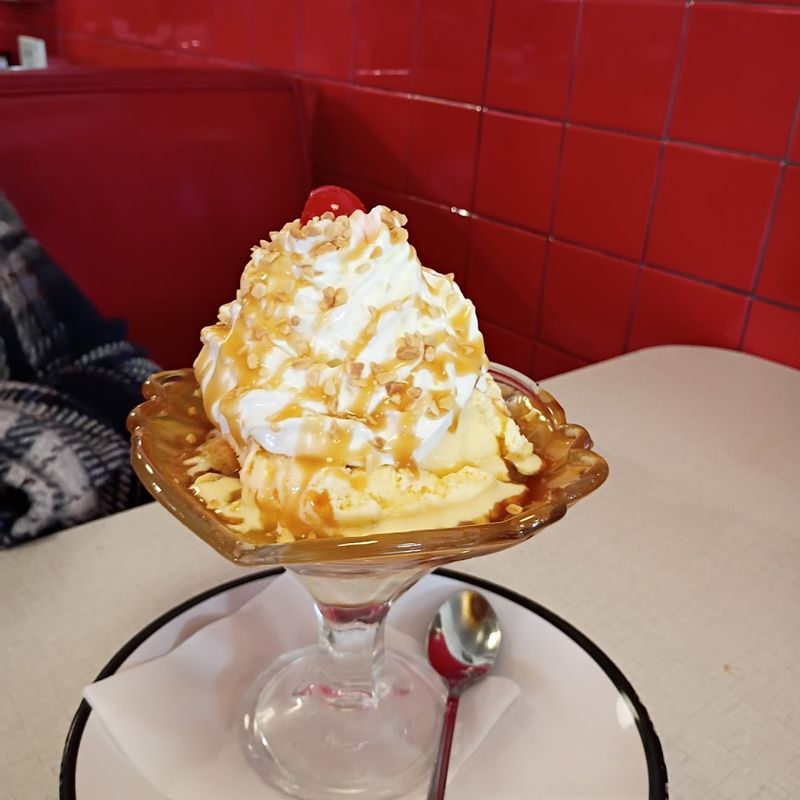 The Legendary Butterscotch Sundae That Keeps Regulars Coming Back
