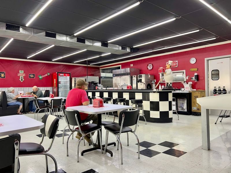 The Legendary Slaw Dog That Customers Keep Craving