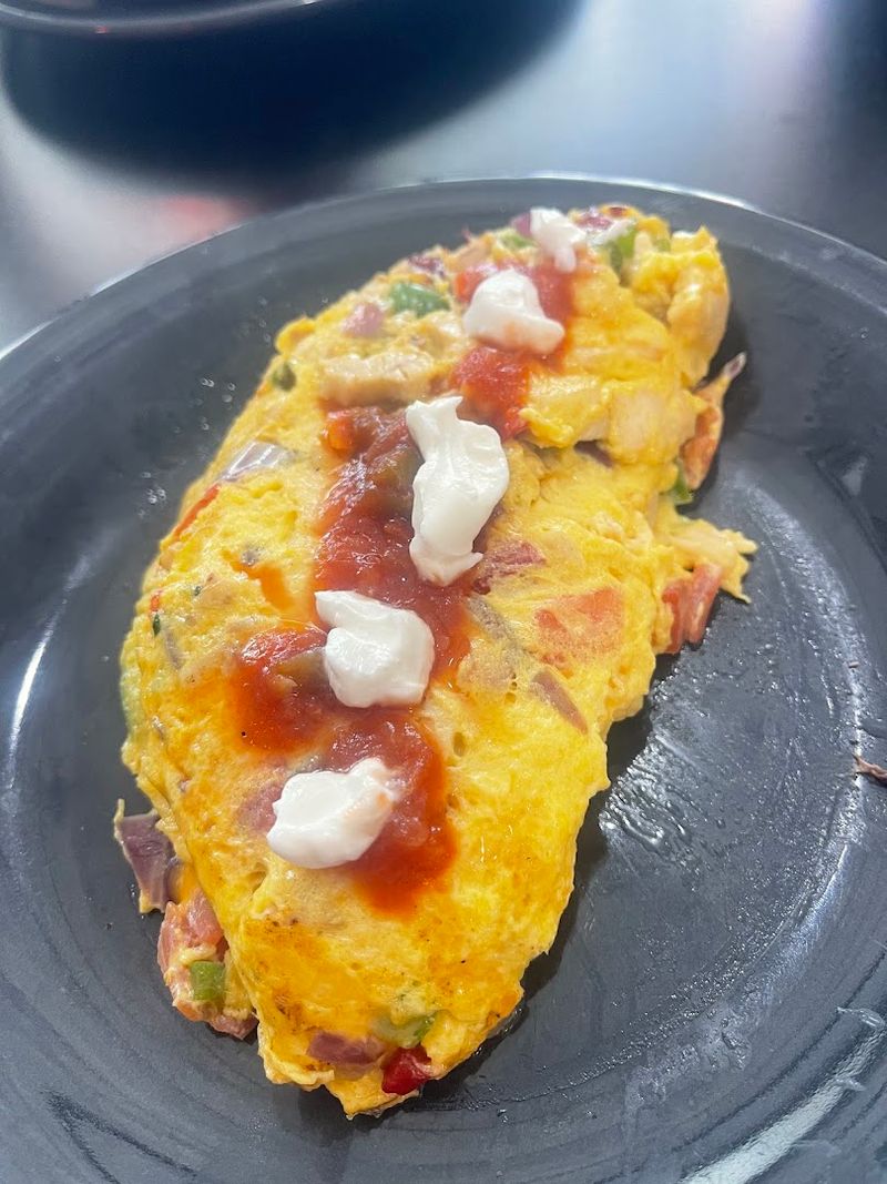 The Legendary Western Omelet That Keeps Regulars Hooked The Legendary Western Omelet That Keeps Regulars Hooked