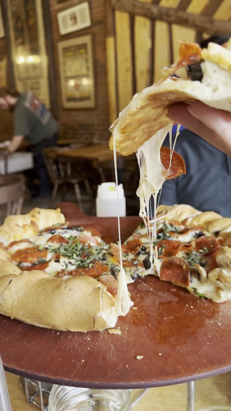 The Mac and Cheese Pizza That Surprises Everyone