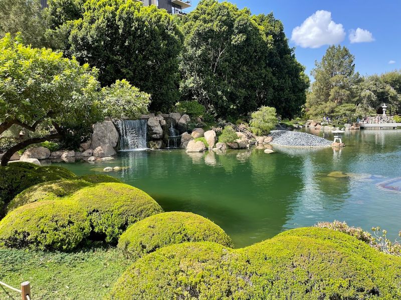 The Magnificent 12-Foot Waterfall That Steals Every Photo