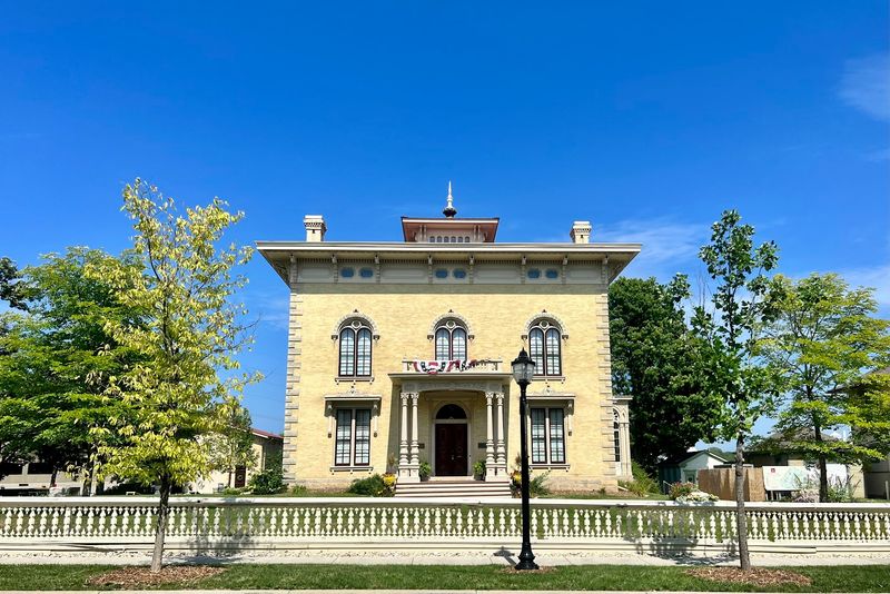 The Mansion That Welcomed Abraham Lincoln The Mansion That Welcomed Abraham Lincoln