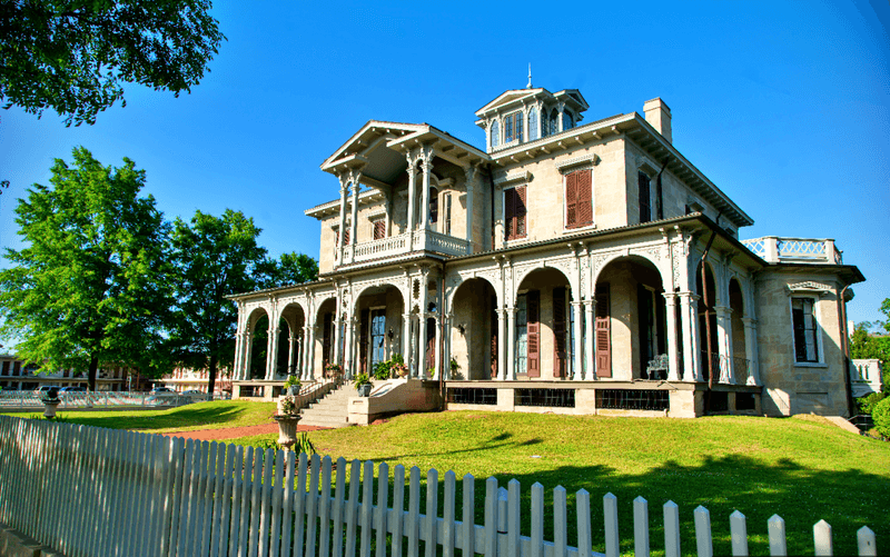 The Mansion's Jaw-Dropping Italian Architecture