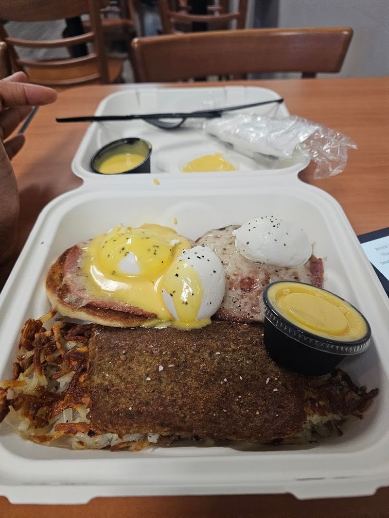 The NJ Benedict Platter That Keeps People Coming Back