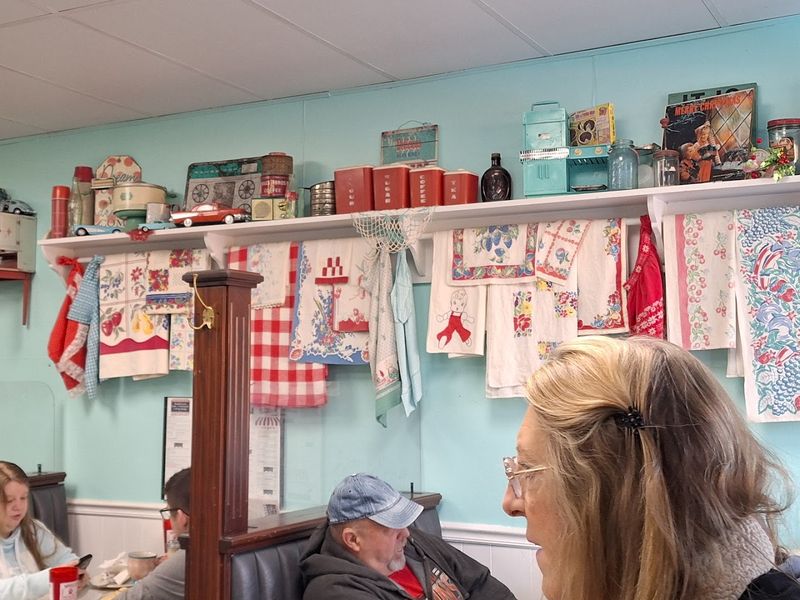 The Old-School Atmosphere That Feels Like Grandma's Kitchen