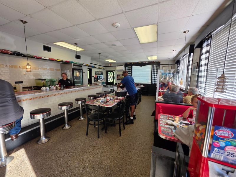 The Old-School Diner Atmosphere You Cannot Fake
