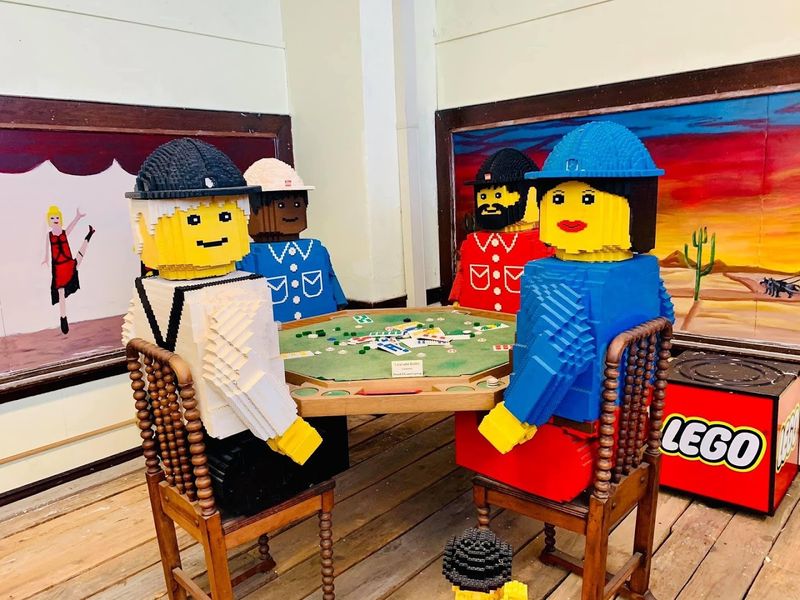 The On-Site Brick Store With Mini Figures and Sets The On-Site Brick Store With Mini Figures and Sets